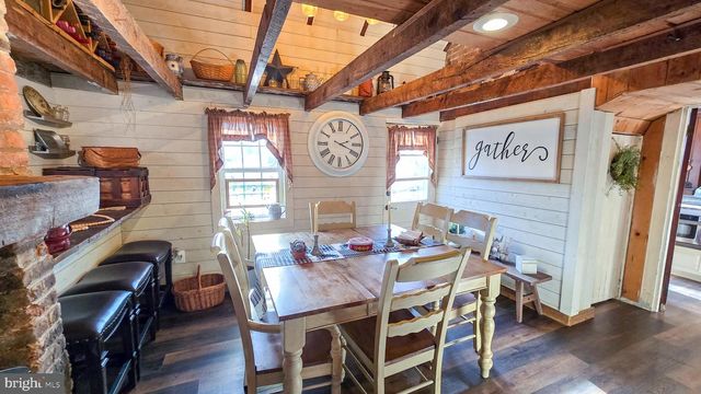 5 CHURCH ST, Glen Rock, PA 17327