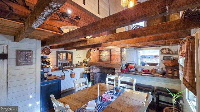 5 CHURCH ST, Glen Rock, PA 17327