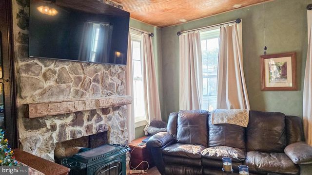 5 CHURCH ST, Glen Rock, PA 17327