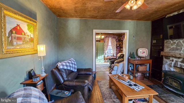 5 CHURCH ST, Glen Rock, PA 17327