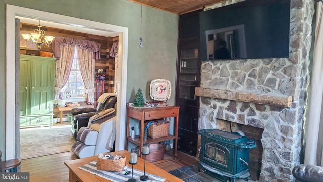 5 CHURCH ST, Glen Rock, PA 17327