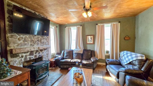 5 CHURCH ST, Glen Rock, PA 17327