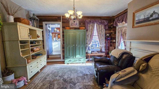 5 CHURCH ST, Glen Rock, PA 17327