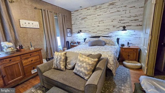 5 CHURCH ST, Glen Rock, PA 17327