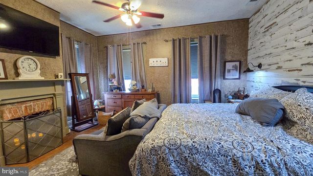 5 CHURCH ST, Glen Rock, PA 17327