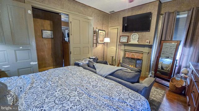 5 CHURCH ST, Glen Rock, PA 17327