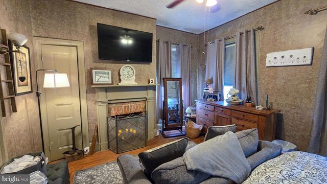 5 CHURCH ST, Glen Rock, PA 17327