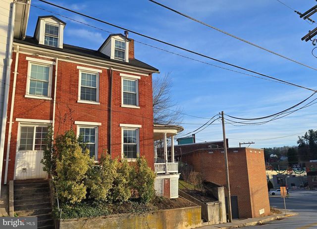 5 CHURCH ST, Glen Rock, PA 17327