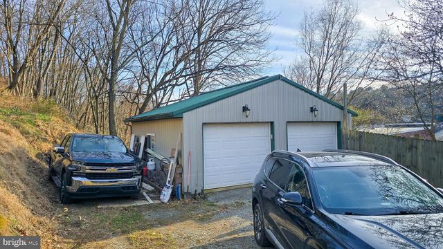 5 CHURCH ST, Glen Rock, PA 17327
