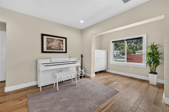 5810 20TH AVENUE S, St Petersburg, FL 33707