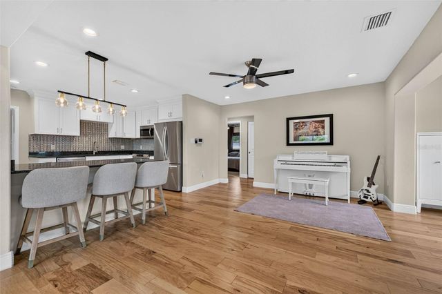5810 20TH AVENUE S, St Petersburg, FL 33707