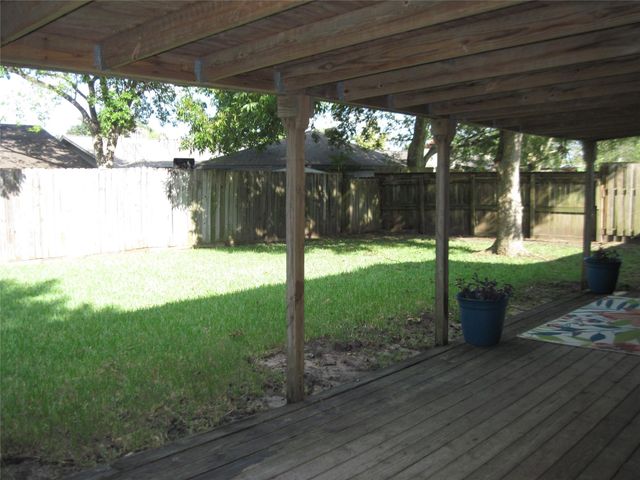 16811 Stardale Lane, Friendswood, TX 77546