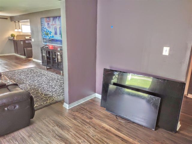 2410 Middlefield Road, Trenton, MI 48183