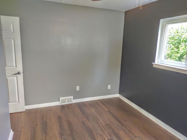 2410 Middlefield Road, Trenton, MI 48183