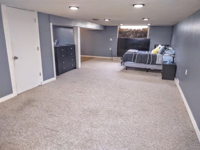 2410 Middlefield Road, Trenton, MI 48183