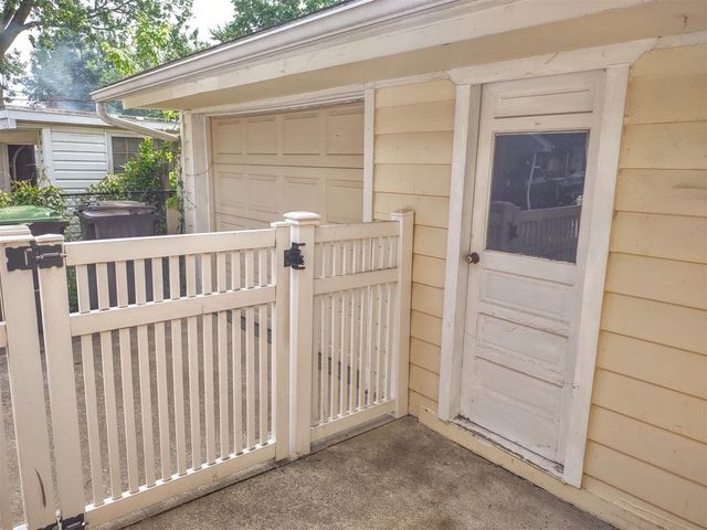 2410 Middlefield Road, Trenton, MI 48183