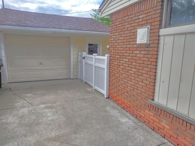 2410 Middlefield Road, Trenton, MI 48183