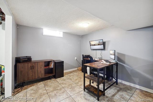 2410 Middlefield Road, Trenton, MI 48183