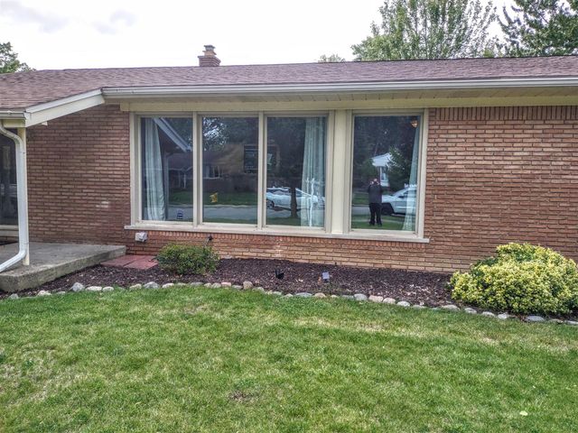 2410 Middlefield Road, Trenton, MI 48183