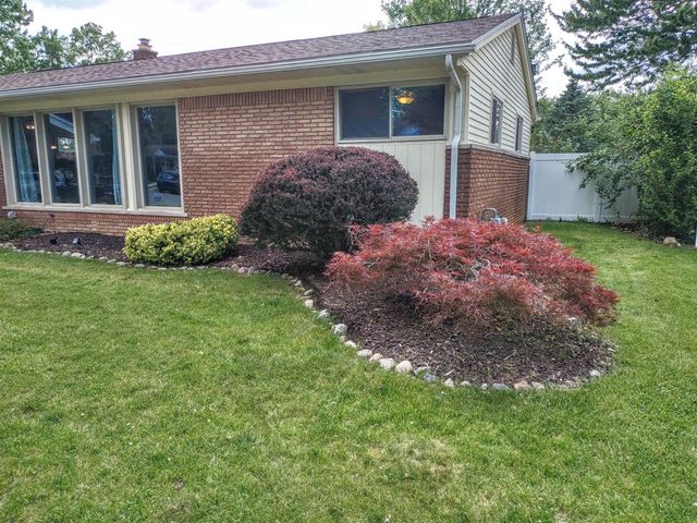 2410 Middlefield Road, Trenton, MI 48183