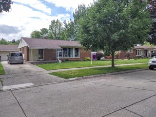2410 Middlefield Road, Trenton, MI 48183