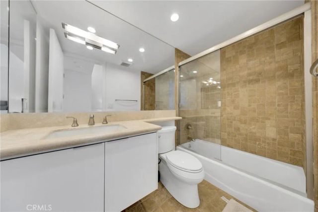 10520 Wilshire Blvd 902, Los Angeles, CA 90024