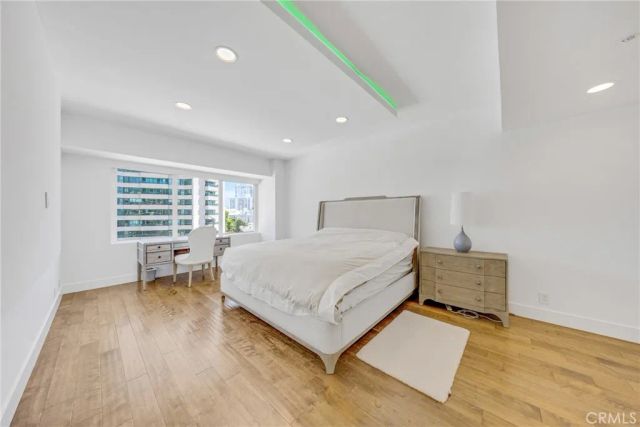 10520 Wilshire Blvd 902, Los Angeles, CA 90024