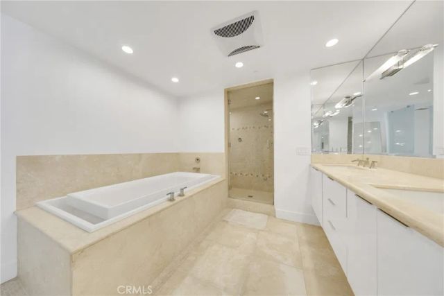 10520 Wilshire Blvd 902, Los Angeles, CA 90024