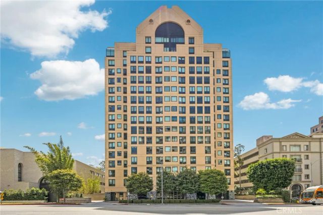 10520 Wilshire Blvd 902, Los Angeles, CA 90024