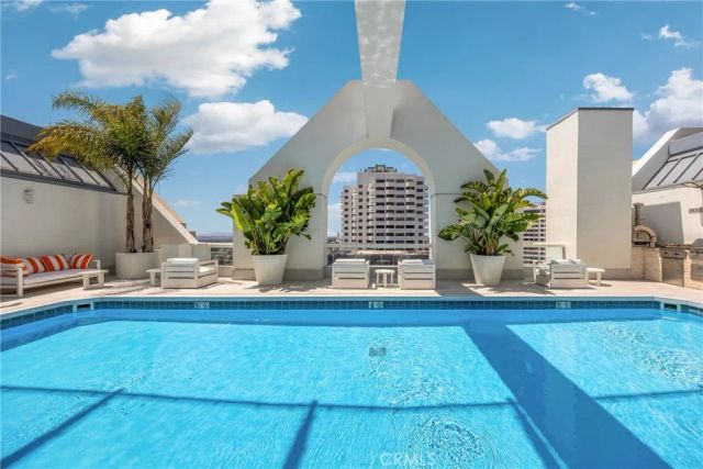 10520 Wilshire Blvd 902, Los Angeles, CA 90024