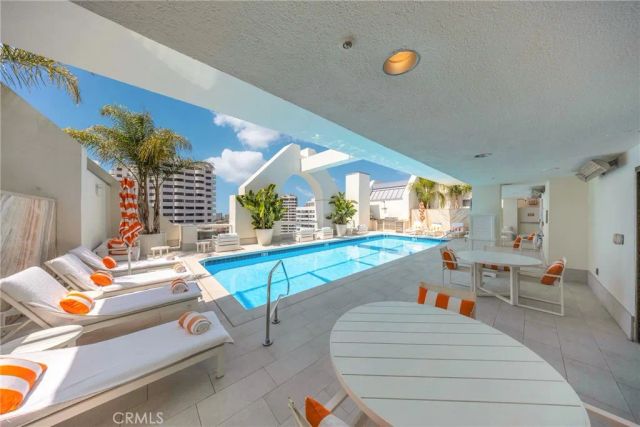 10520 Wilshire Blvd 902, Los Angeles, CA 90024
