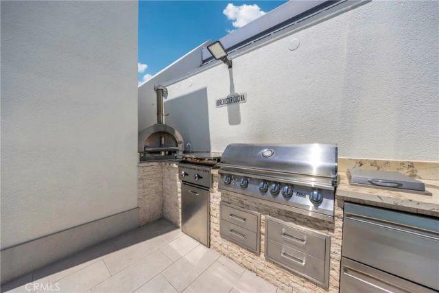 10520 Wilshire Blvd 902, Los Angeles, CA 90024