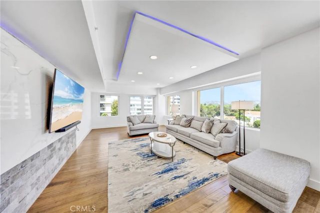 10520 Wilshire Blvd 902, Los Angeles, CA 90024
