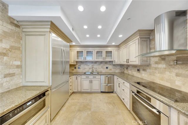 10520 Wilshire Blvd 902, Los Angeles, CA 90024