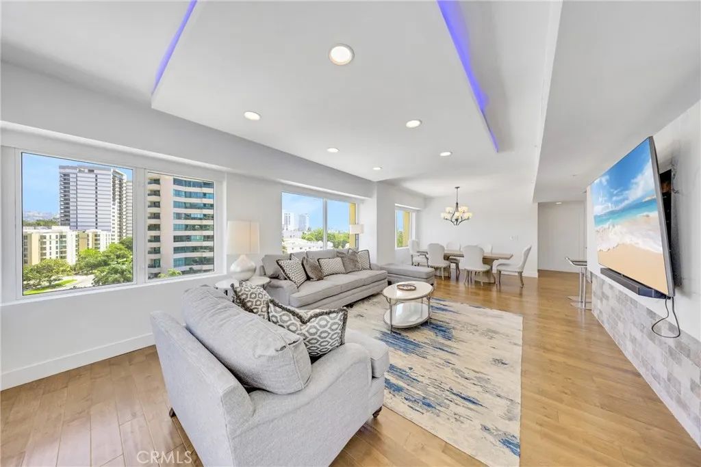 10520 Wilshire Blvd 902, Los Angeles, CA 90024