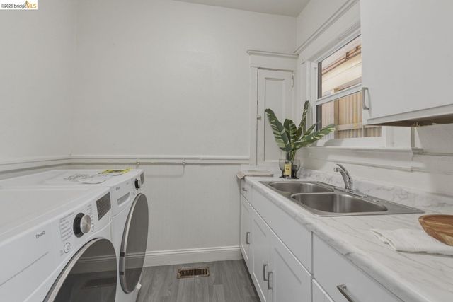 523 25Th St, Oakland, CA 94612