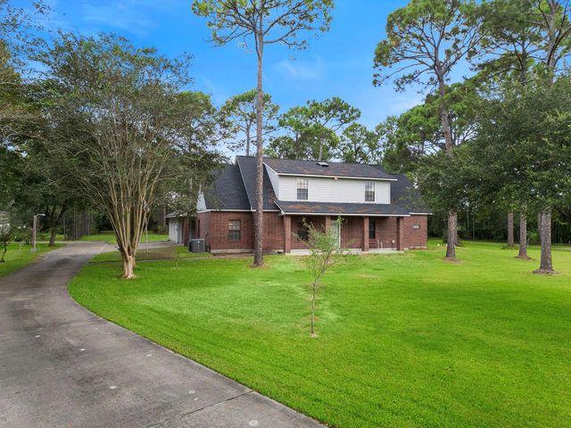 691 County Road 351, Alvin, TX 77511