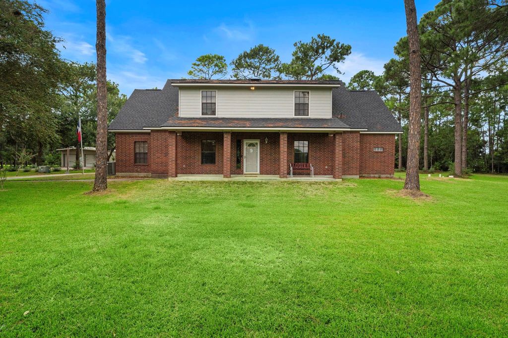 691 County Road 351, Alvin, TX 77511