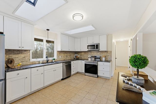 161 General Knox Rd, Russell, MA 01071