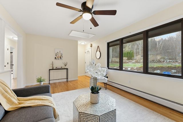 161 General Knox Rd, Russell, MA 01071