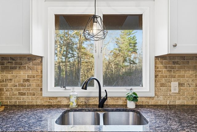 161 General Knox Rd, Russell, MA 01071