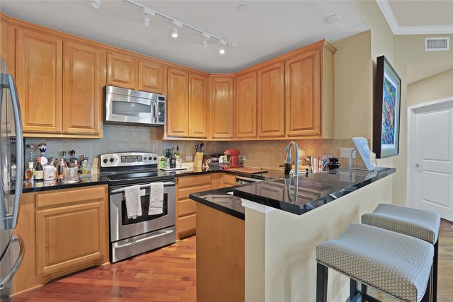 500 Throckmorton Street 1701, Fort Worth, TX 76102