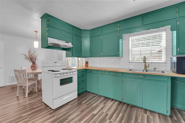 615 N Lowe, Hobart, OK 73651