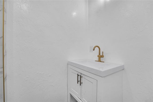 615 N Lowe, Hobart, OK 73651