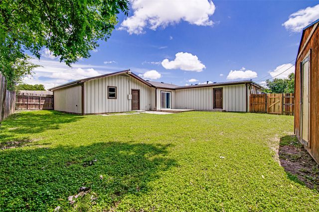 5700 Lenore Street, Fort Worth, TX 76134