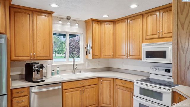 863 S Meadowlark Lane, Othello, WA 99344