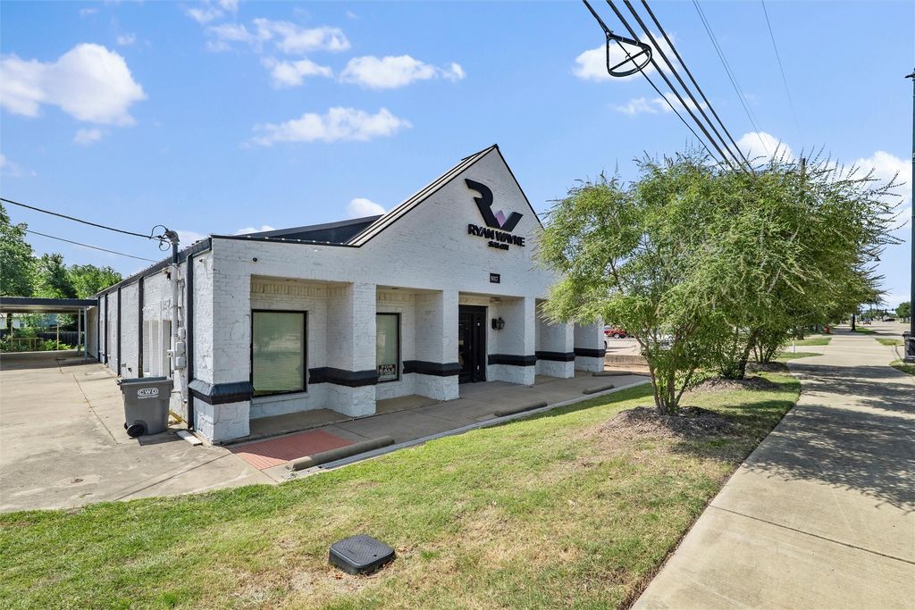 5017 Colleyville Boulevard, Colleyville, TX 76034