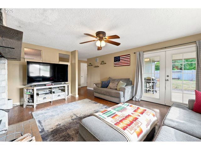 38370 SANDY HEIGHTS St, Sandy, OR 97055