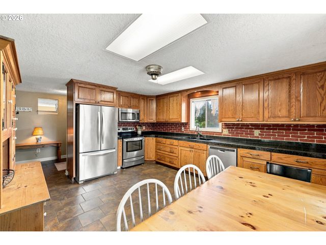 38370 SANDY HEIGHTS St, Sandy, OR 97055