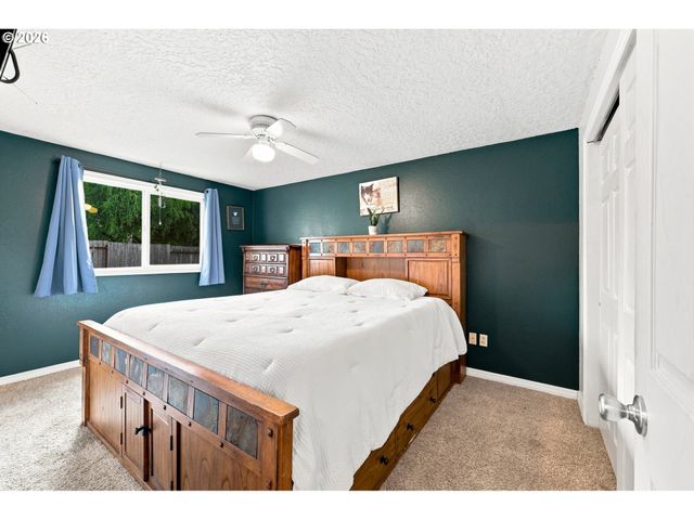 38370 SANDY HEIGHTS St, Sandy, OR 97055